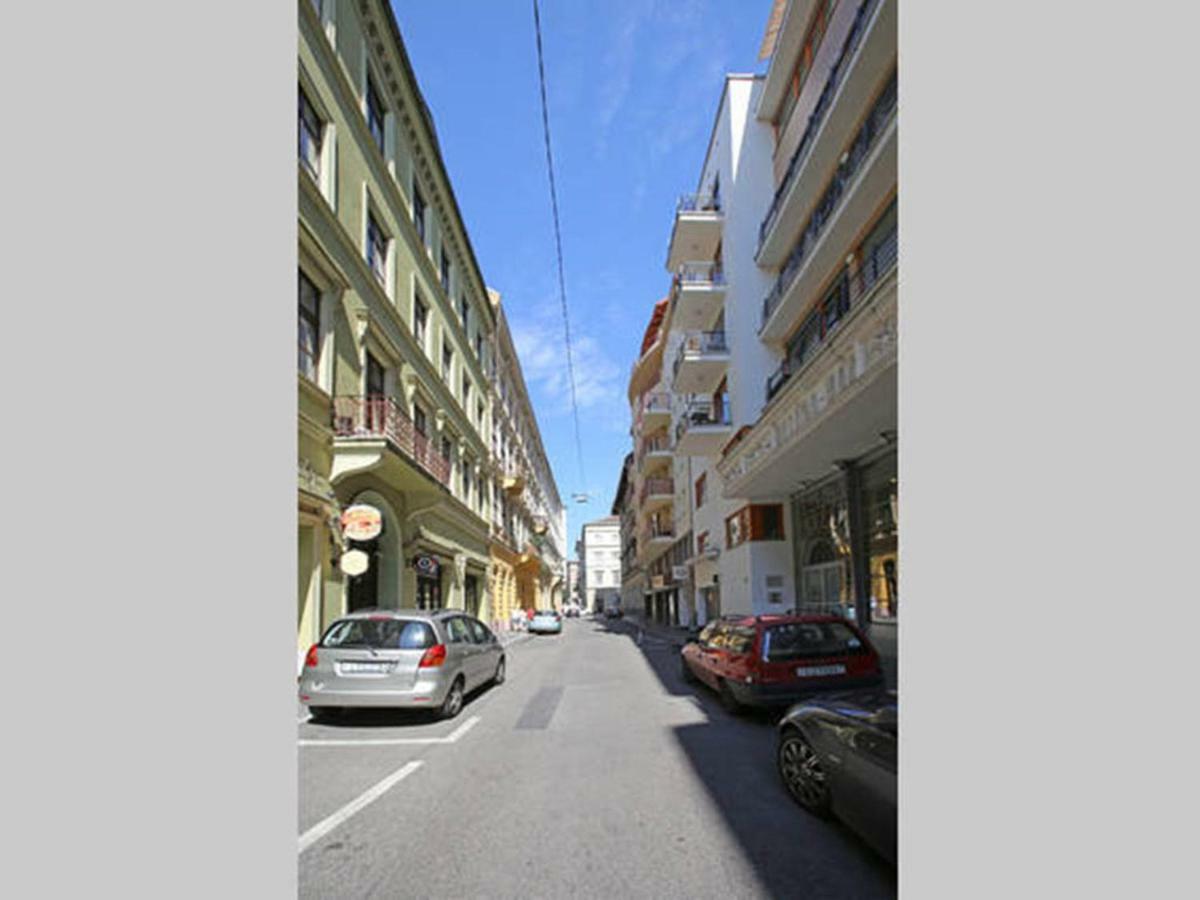 Downtown Garden Isle In Urban Style-Free Parking Apartment Budapest Exterior photo